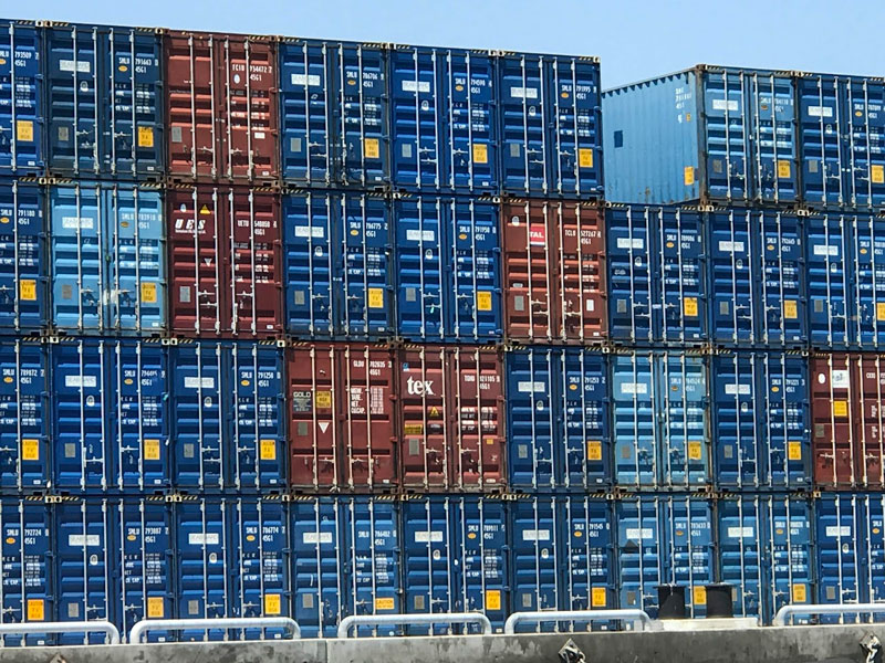 Offshore services - containers for transporting goods